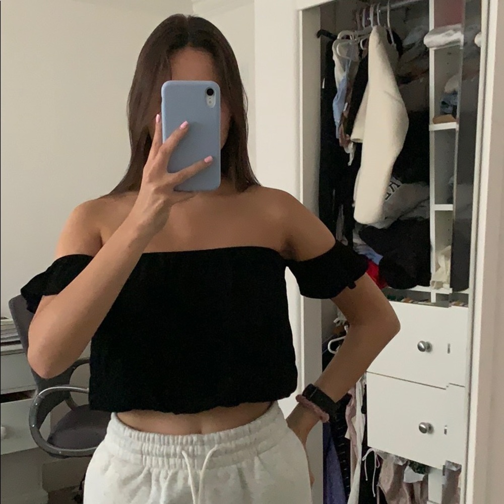 Brandy Melville off the shoulder top